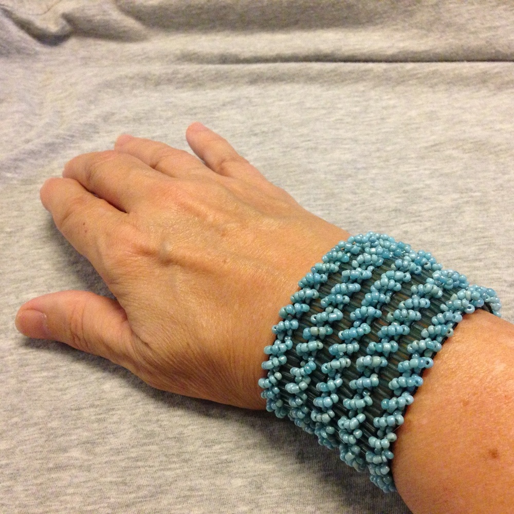 Women's Jewlery Beaded stretch bracelet, size small